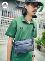 โหลดรูปภาพลงในเครื่องมือใช้ดูของ Gallery Matrix Shoulder Pouch