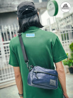 โหลดรูปภาพลงในเครื่องมือใช้ดูของ Gallery Matrix Shoulder Pouch