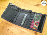โหลดรูปภาพลงในเครื่องมือใช้ดูของ Gallery Trifold Wallet
